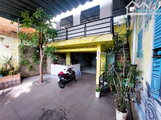cho thuê mặt bằng kinh doanh mặt tiền sầm uất, ngang 7,6m, dt 220m²