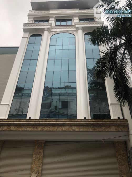 Cho thuê nhà nguyên căn liền kề kđt Mễ Trì Hạ. Dt: 115 m2 * 5 tầng. Mt: 7m. Thang máy