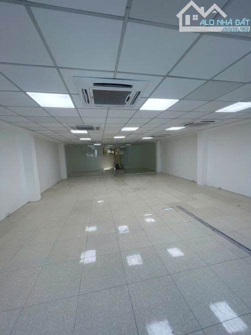 Cho Thuê Văn Phòng Đường Hoàng Diệu Phường 12 Quận 4 DT 130m2 giá 35 triệu /tháng
