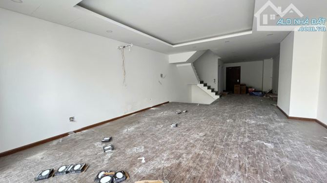 Cho thuê Shophouse tại 39 Lương Khánh Thiện - 78m2 - mt 5,2m- 3 tầng -kinh doanh là có lãi