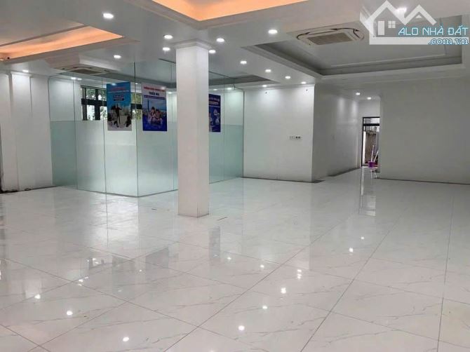 CHO THUÊ MẶT BẰNG 180M2 CĂN GÓC 2 MẶT TIỀN TẠI KĐT HƯNG PHÚ