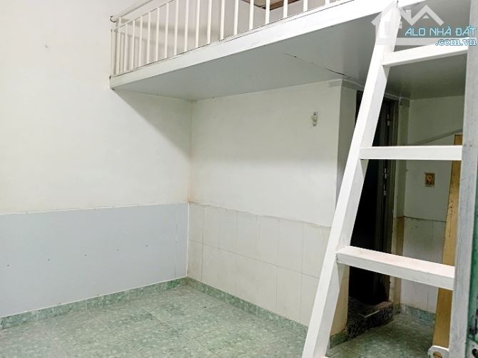 Phòng cho thuê có lửng – sát sân bay Tân Sơn Nhất, giá chỉ 2.5 triệu/tháng