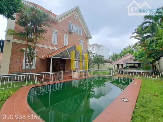 Villa Phong Cách Châu Âu Tại Thảo Điền Khuôn Viên 750m2 – Sân Vườn + Hồ Bơi Riêng