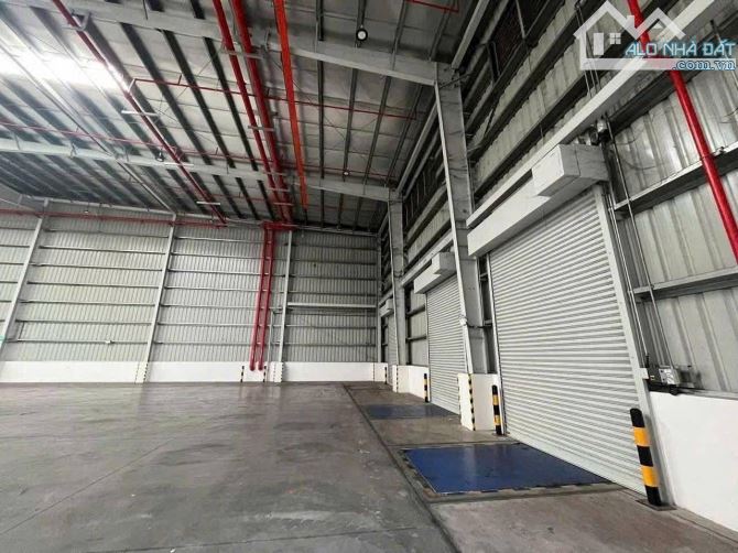 Cho thuê 3000m2 kho đẹp sẵn văn phòng trong kcn bình xuyên