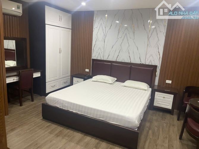 C.H.O T.H.U.Ê nguyên căn 11 phòng tại phố Văn Cao, 55 triệu