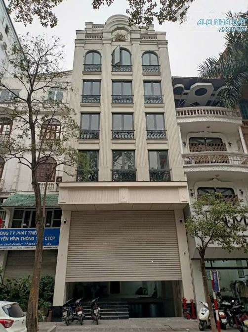 Cho thuê Khách Sạn 61 phòng phố Hàng Chuối DT 550m2 x 14 tầng, MT 16m.