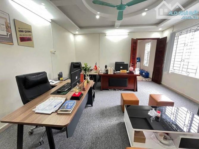 Cho thuê văn phòng DT 40m2 giá 5.5tr, 100m2 giá 12tr tại phố Hàm Nghi, Nam Từ Liêm