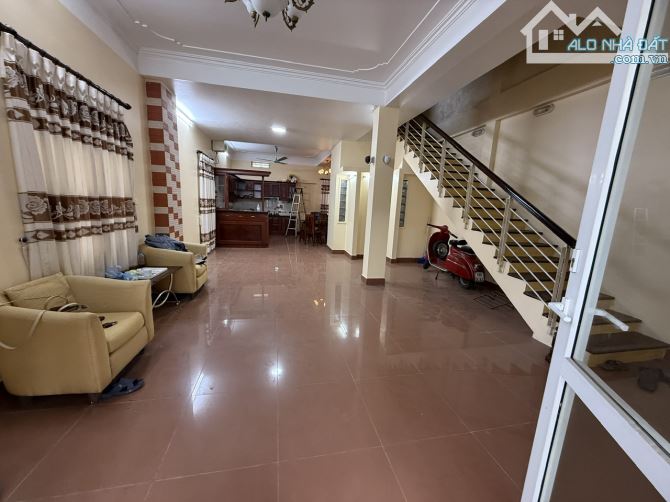Cho thuê Biệt Thự Đường Huỳnh Văn Nghệ 121m 4T, view vườn hoa, ô tô dừng đỗ ngày đêm