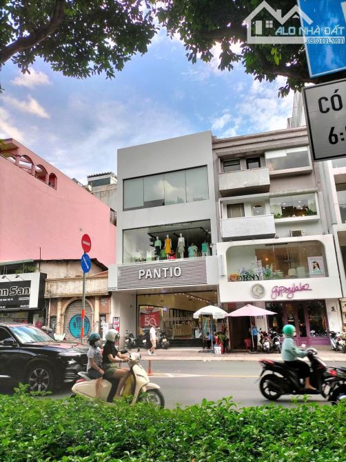 Cho thuê nhà mặt tiền 7,4x24m 2 lầu Hai Bà Trưng, Phường 6, Quận 3
