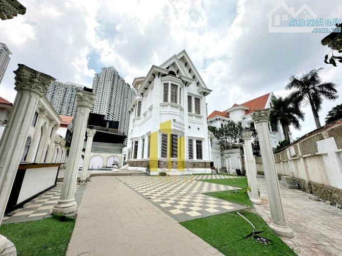 Cho Thuê Villa Thảo Điền 1000m² – Hồ Bơi, Sân Vườn Rộng – Giá 5.500 USD