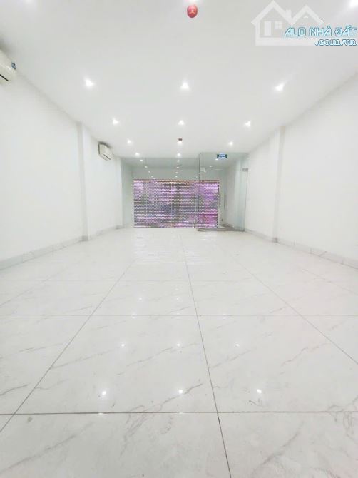 Cho thuê nhà Mặt Phố ngã tư Vạn Phúc. DT 76m2, 6 tầng 1 hầm, thang máy, Có PCCC