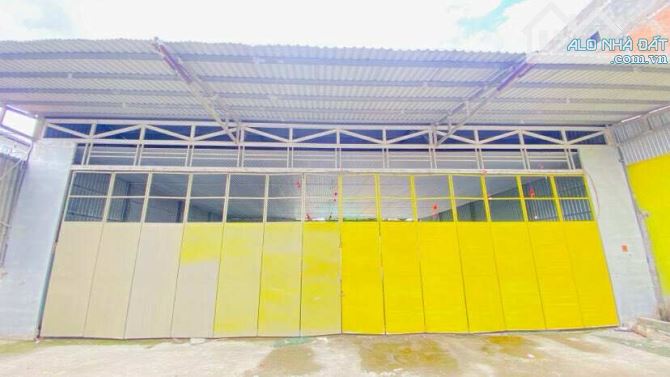 Cho thuê mặt bằng 500 mặt tiền Hoàng Quốc Việt vị trí đẹp