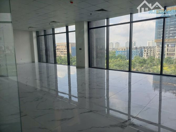 Cho thuê sànTrung Tâm Thương Mại Tại Vĩnh Tuy Dương Văn Bé Làm Văn Phòng,Kho dược 1000m