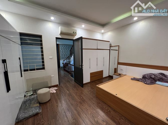 Cho thuê nhà Nguyễn Khang – Cầu Giấy DT 65m x 5 tầng, đủ đồ, ôtô đỗ giá thuê 22tr/th