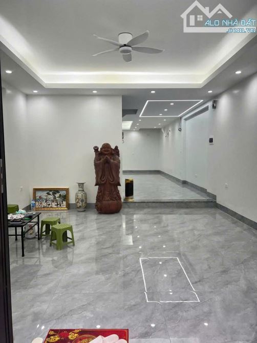 Cho thuê nhà Vinaconex Trung Văn – Từ Liêm DT 136m x 4 tầng, thang máy, giá thuê 42tr/th.