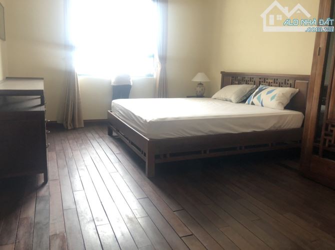 Vào luôn. Cho thuê căn hộ 17T Hoàng Đạo Thúy. 153m2. 3PN đồ cơ bản giá 15tr/th