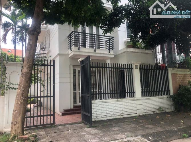 25 TRIỆU 🏡 CHO THUÊ BIỆT THỰ TẠI SÀI ĐỒNG – VỈA HÈ RỘNG – Ô TÔ TRÁNH – 3 MẶT THOÁNG