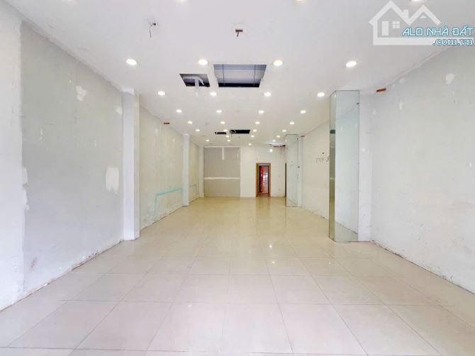 Cho thuê nhà mặt tiền đường Phạm Văn Thuận 1T2L ngang 6m gần Vincom Biên Hoà