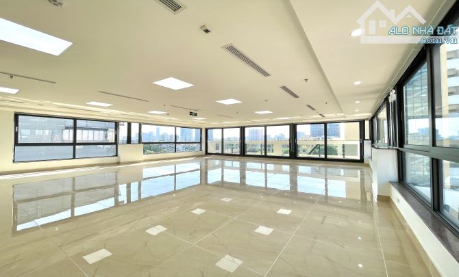 BQL tòa nhà còn trống 1 slot duy nhất mặt phố Khúc Thừa Dụ - Cầu Giấy.