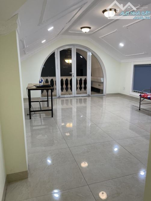 Cho thuê N/C biệt thự sân vườn góc 2 mặt tiền Hiệp Bình Chánh, Gần đường Phạm Văn Đồng
