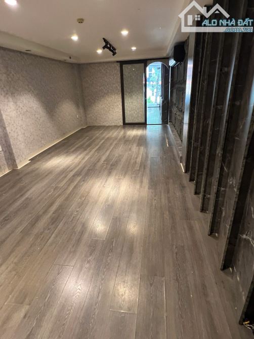 Cho thuê nhà mặt phố Phố Huế, DT 70m2x2 tầng, MT 4.5m, Giá 50tr