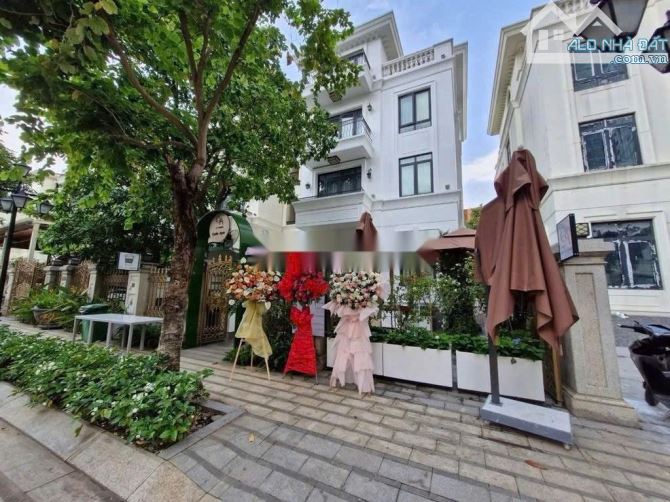CHO THUÊ BIỆT THỰ VINHOMES GOLDEN RIVER, QUẬN 1, DIỆN TÍCH: 10x22.5M, HẦM 4 LẦU, FULL NT