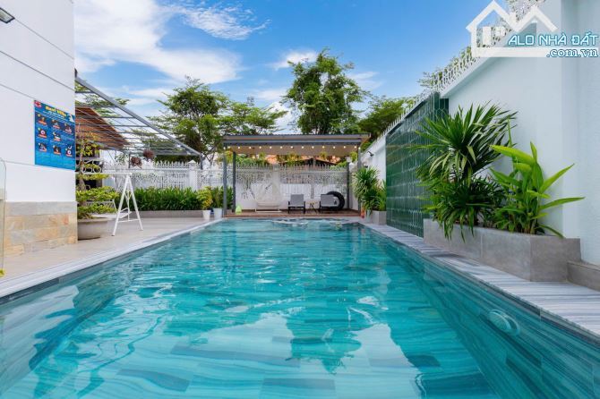Cho thuê biệt thự 600m2 đẳng cấp 8PN hồ bơi sân vườn đẹp trung tâm thành phố