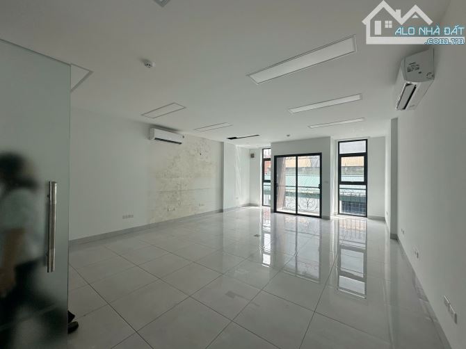 Cho thuê văn phòng Nguyễn Xiển, diện tích 40 m2, sàn view thoáng, phù hợp vp đại diện