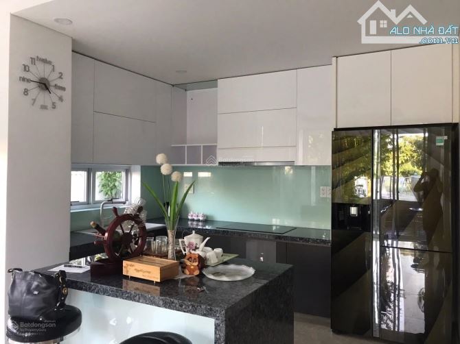 Cho thuê biệt thự 3 tầng đường Bằng Lăng 3 khu Eurovillage