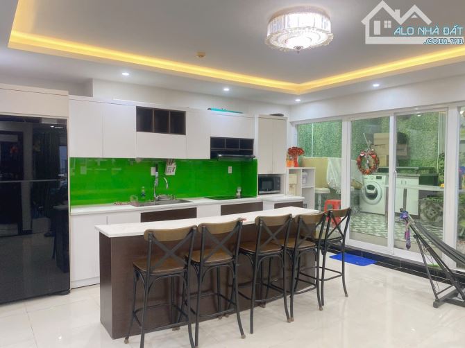 Cho thuê penhouse Dic Phoenix 3PN có sân vườn full nội thất view biển