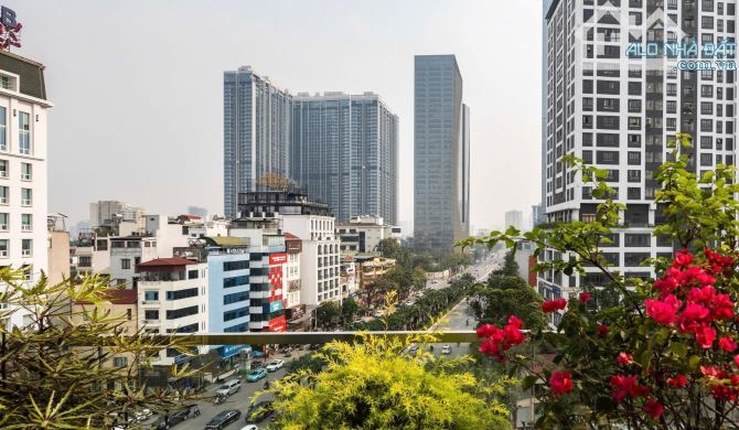 CHO THUÊ NHÀ MẶT PHỐ LIỄU GIAI BA ĐINH LÔ GÓC 100m2 x 4 tầng, MT 8m - MỚI FULL KÍNH