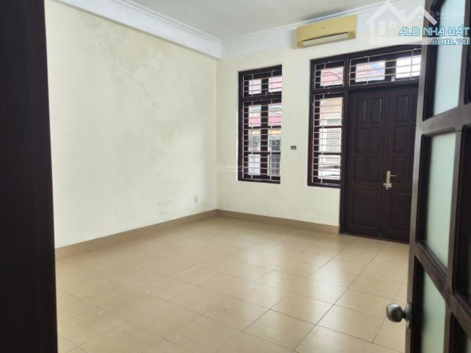 Cho thuê nhà ở Vân Canh 65m2, 5 tầng, thông sàn, thang máy, oto đỗ tránh, mới tinh