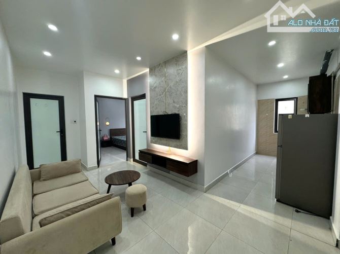 Cho thuê căn hộ phố Văn Cao, 2 p.ngủ (65m2).