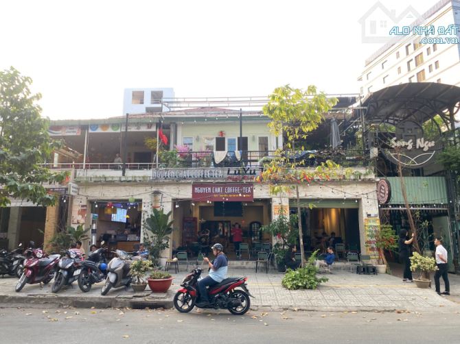BIỆT THỰ SỬ DỤNG 4.000M2 - KHUÔN VIÊN LỚN HƠN 1.600M2 - MẶT TIỀN 75 SƯƠNG NGUYỆT ÁNH, Q1
