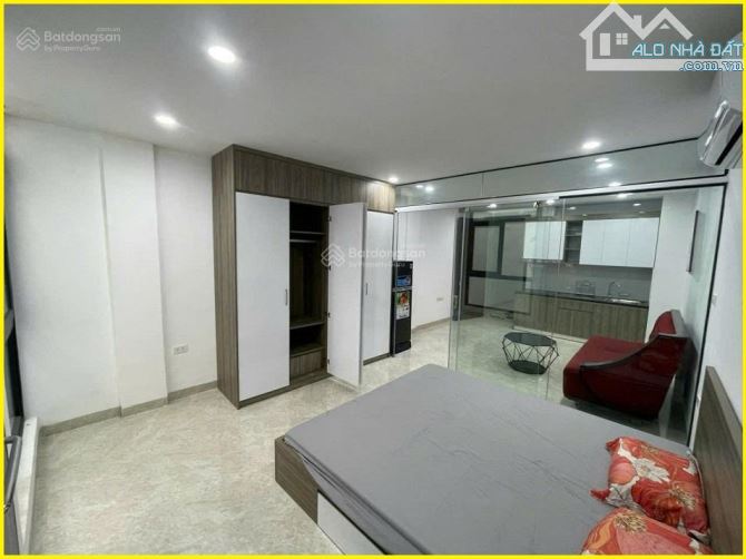 Cho thuê căn hộ 1K1N full đồ, mặt phố Khâm Thiên, Đống Đa, ô tô đỗ cửa 7 triệu/tháng