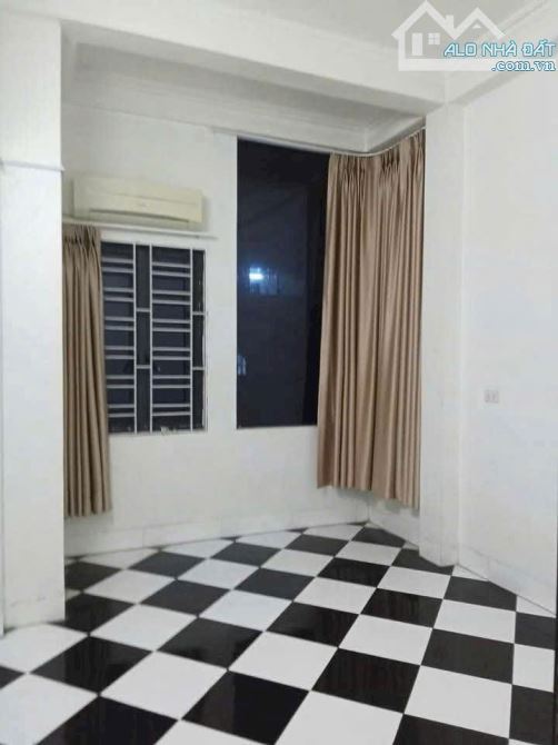 CHO THUÊ NHÀ PHÚC ĐỒNG LONG BIÊN 40m, 6.5 triệu, 4 phòng ngủ, đủ đồ, gần BigC