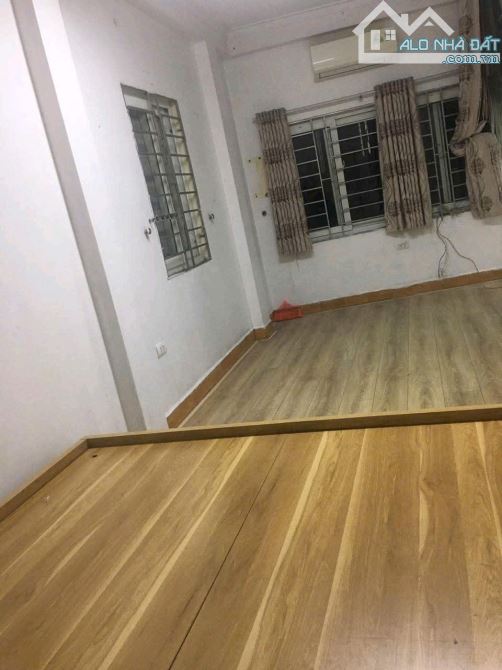 CHO THUÊ NHÀ THẠCH BÀN , LONG BIÊN GẦN CHỢ ĐỒNG DINH 35 m 4 TẦNG GIÁ 8.5 TRIỆU ĐỦ NỘI THẤT