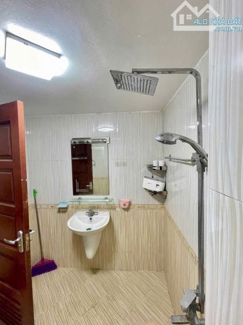 CHO THUÊ NHÀ MẶT NGÕ CỰ KHỐI LONG BIÊN 35 m 5 tầng, giá 10 TRIỆU, ĐỦ NỘI THẤT, GẦN AEON