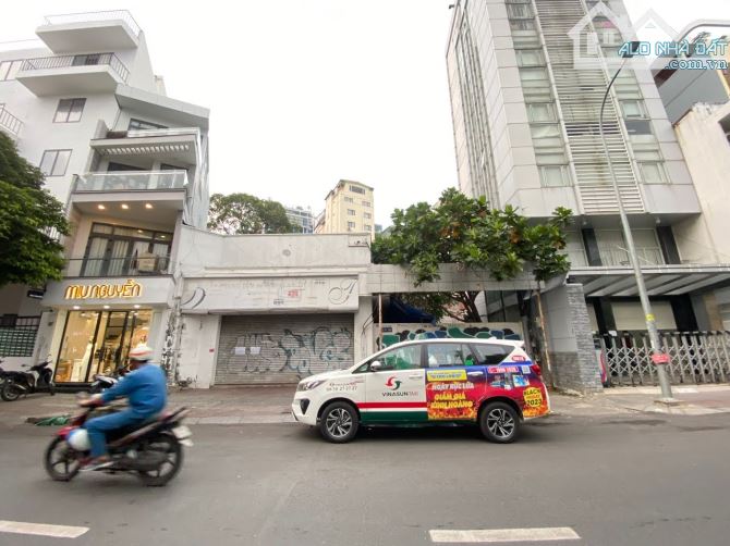 NGANG 15M, SỬ DỤNG HƠN 800M2 - MẶT TIỀN PHƯỜNG BẾN THÀNH – SỐ 103 LÊ THỊ RIÊNG, QUẬN 1 !!!