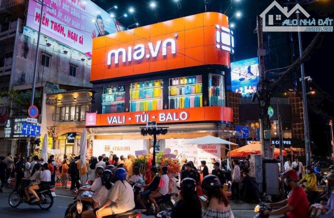 GÓC 2 MẶT TIỀN NGANG 8M - VỊ TRÍ VÀNG VÒNG XOAY PHÙ ĐỔNG - SỐ 326 LÝ TỰ TRỌNG, QUẬN 1!!!