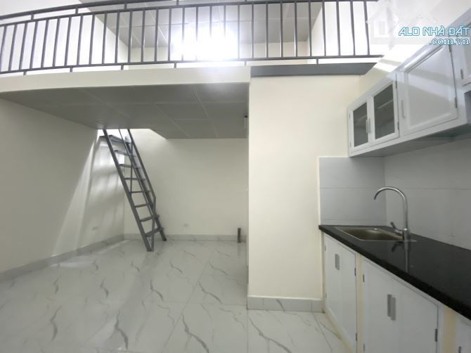 Cho thuê nhà cấp 4 mới đẹp, vskk, gác xép 2m, đủ tiện ích, giờ tự do tại Xuân Đỉnh