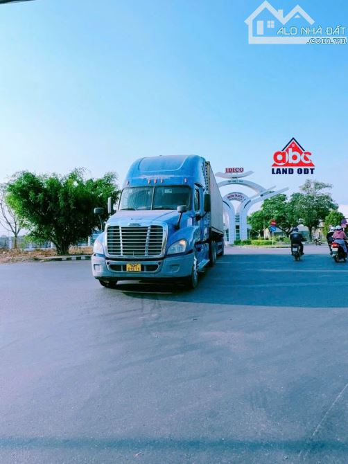 Cho thuê xưởng 6000m2 trong kcn nhơn trạch có sẵn cẩu trục giá tốt chỉ 600 triệu