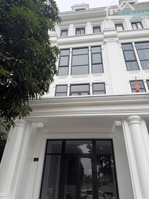 Cho thuê nhà Louis Đại Mỗ - mặt đường Lê Quang Đạo. DT 120m2, 5 tầng thang máy, Mới 100%