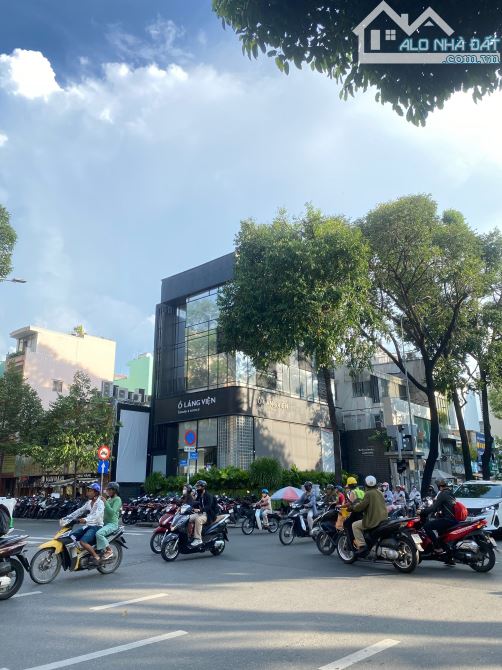 GÓC 2 MẶT TIỀN HƠN 800M2, NGANG 35M, CÓ LỀ ĐỂ XE RỘNG - 74 MẠC ĐĨNH CHI - ĐIỆN BIÊN PHỦ Q1