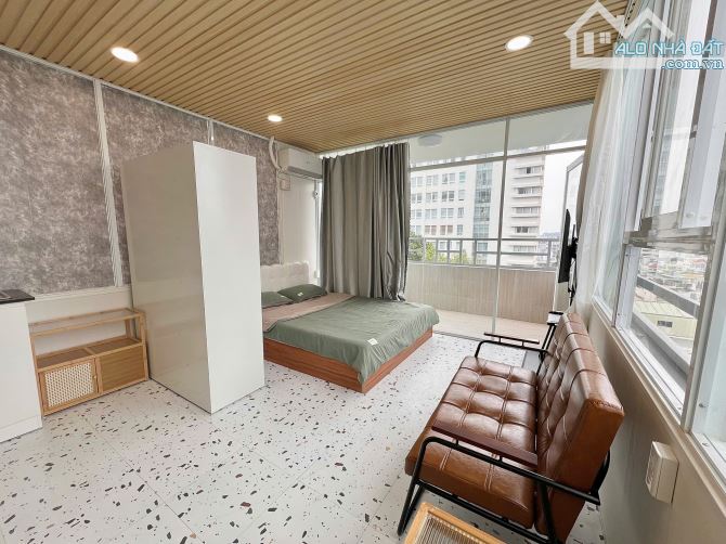 Cho thuê studio tách bếp quận 1, ban công, full nội thất gần chợ Bến Thành