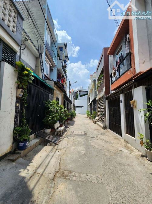 NHÀ 1TRỆT 2LẦU 4X13M 3PN 4WC FULL NỘI THẤT ĐƯỜNG 10 HBP GẦN NGÃ TƯ BÌNH PHƯỚC