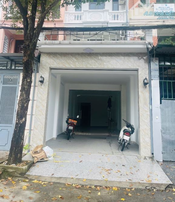 Nhà liền kề ngõ 37 phố Trần Kim Xuyến. DT 100m2 x 5 tầng mặt tiền 5m, đường rộng để ô tô