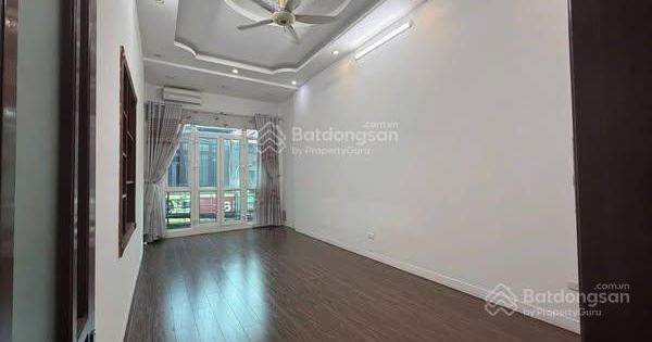 Cho thuê nhà ở Mễ Trì Đồng Me 5 tầng, oto đỗ cửa, full điều hòa.