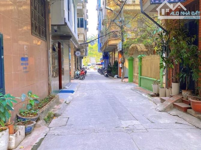 Cho thuê nhà ngõ 445 đg Hoàng Quốc Việt, Diện tích 52m2 x 4 tầng có nội thất, 18tr/tháng