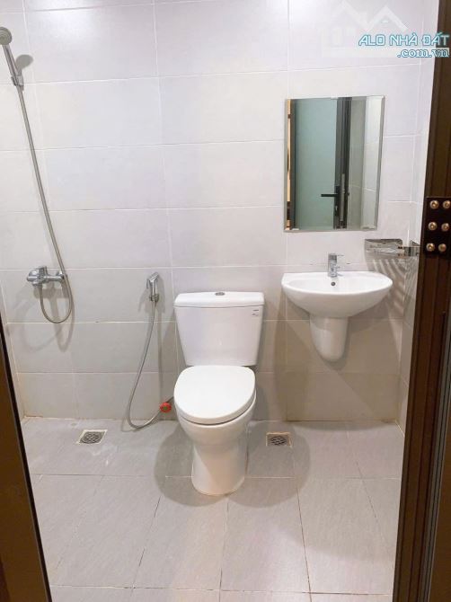 Cho thuê căn hộ 1PN, Q4, đường Bến Vân Đồn, gần Đại Luật, ĐH Nguyễn Tất Thành